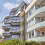 Apartmenthaus Balkone rechts